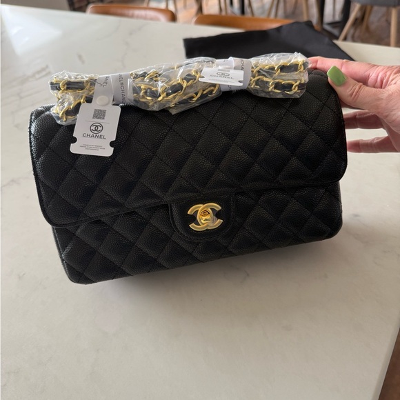 Black Quilted Handbag - Picture 2 of 7